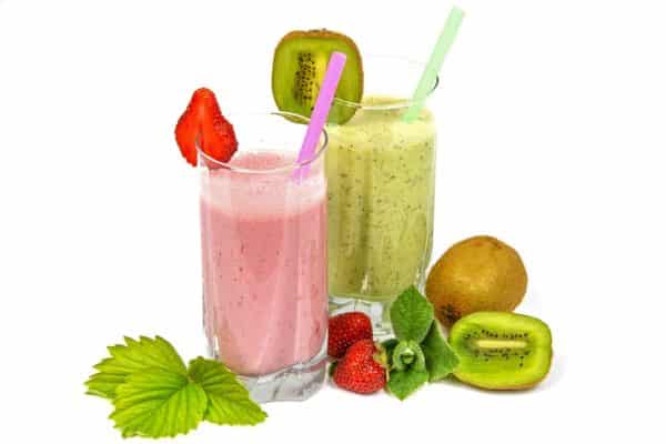 Recettes onctueuses de smoothies fraises, bananes, kiwis, menthe, ...