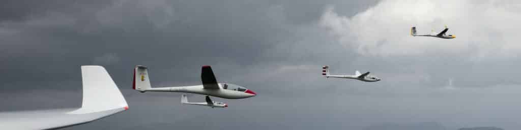 Plusieurs aérodynes en formation