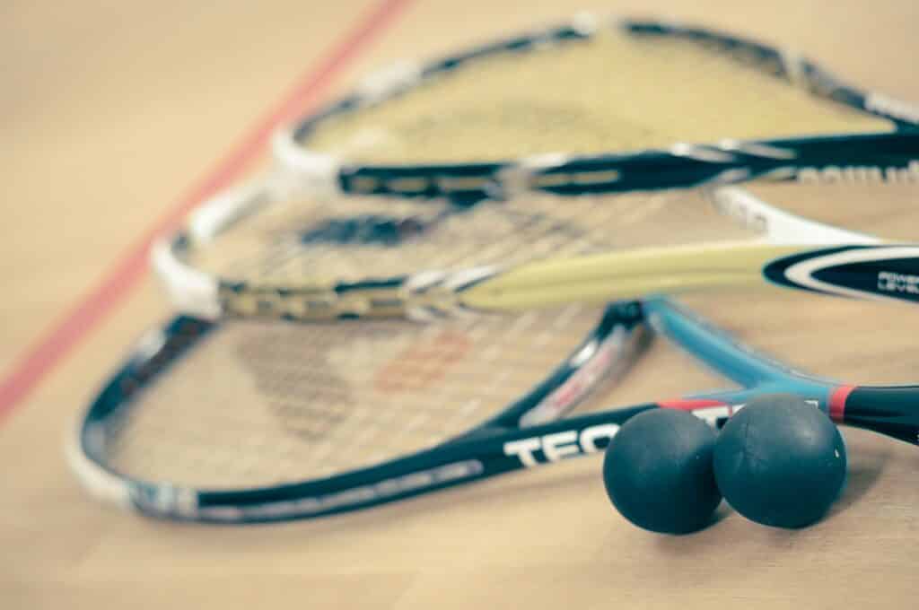 Raquettes et balles de squash