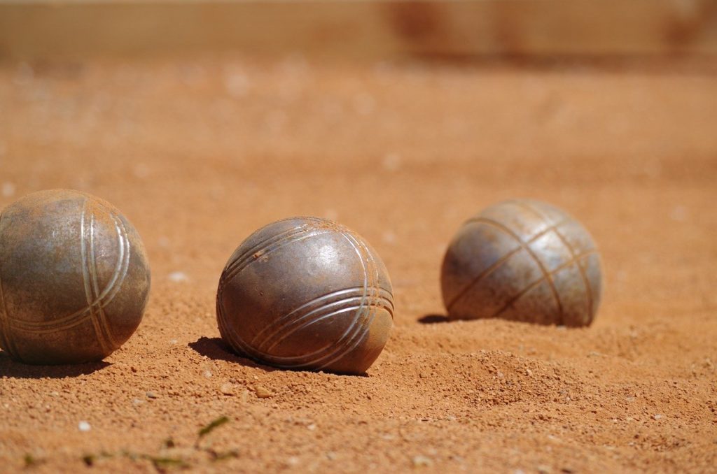 Un moment de convivialité avec la pétanque