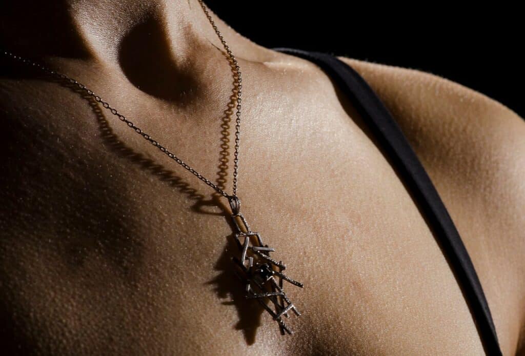 Collier délicat avec pendentif en argent