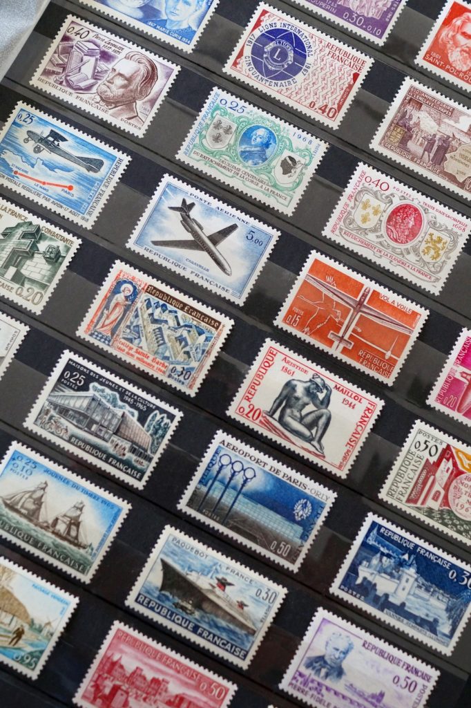Collection de timbres bien rangés