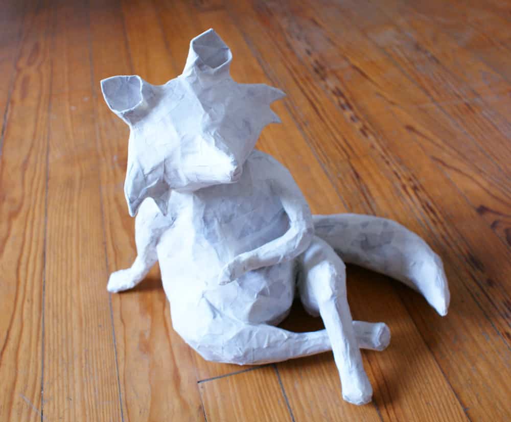 Loup en papier mâché