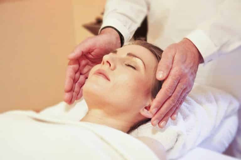 Soignez vos maux grâce au reiki