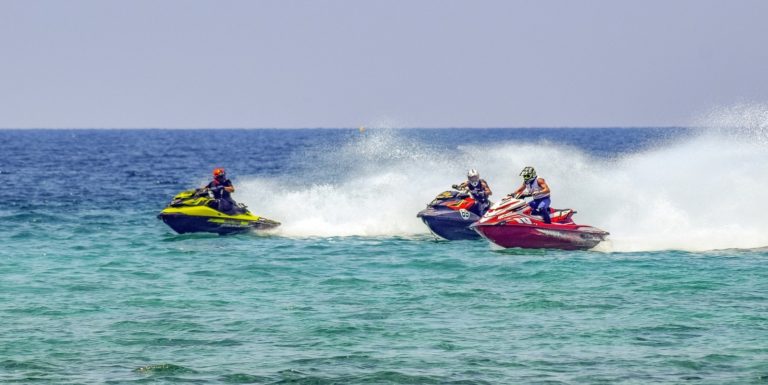 Le jet ski, entre détente, découverte et sensations extrêmes