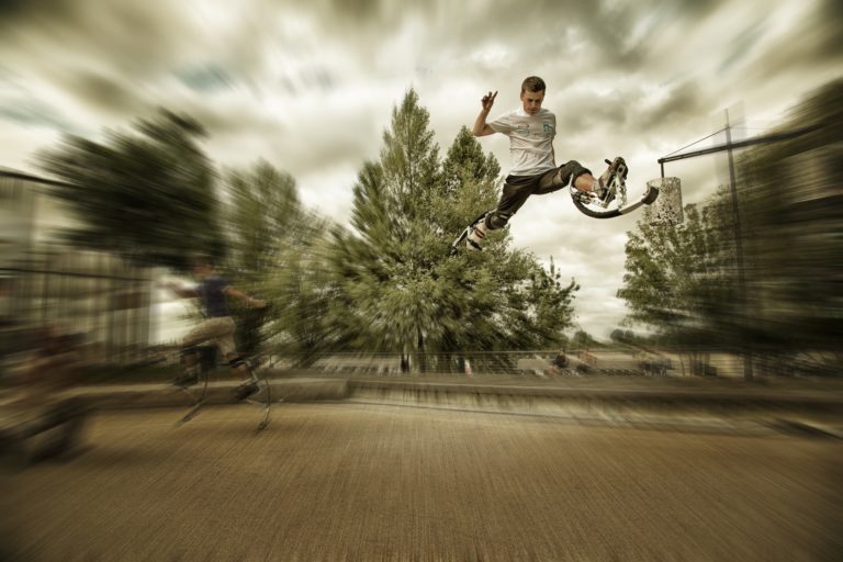 Les échasses urbaines, le sport urbain autrement