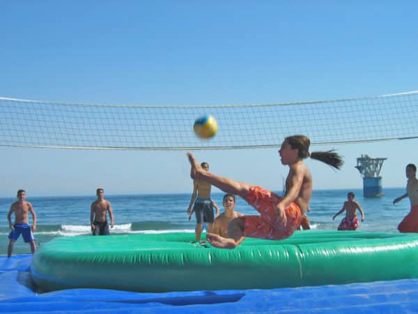 Le bossaball, un sport très rebondissant