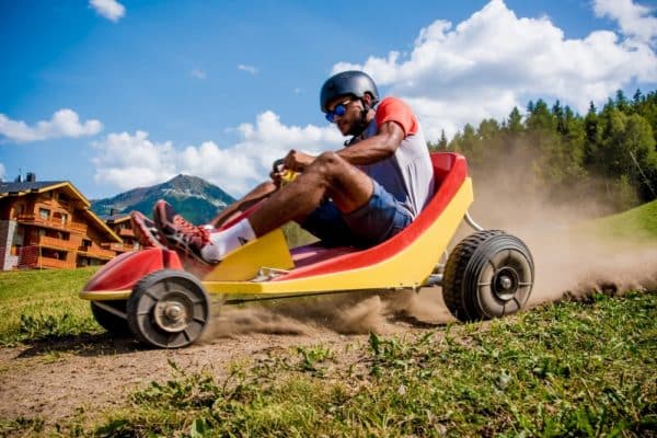 Le dévalkart, une attraction classique des centres de loisirs