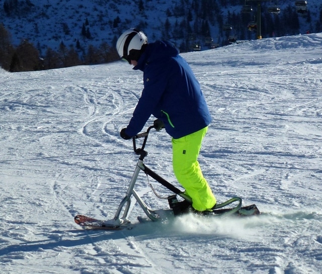 Faire du snowscoot freestyle