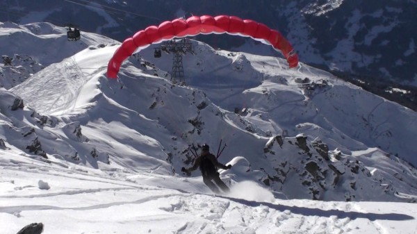 Speed riding - Mélange de ski et de parapente