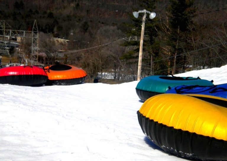 Le snowtubing, ambiance bon enfant et frissons garantis