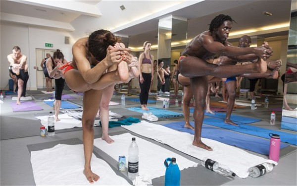 Séance de yoga bikram