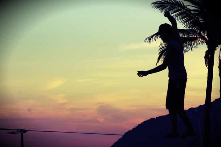 La slackline : garder son équilibre pour vivre des sensations