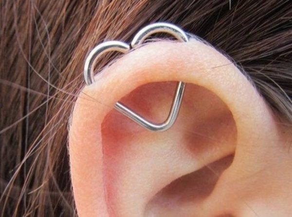 Le heartilage, le piercing en forme de cœur