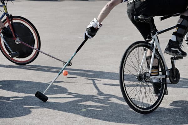 Le bike polo ou jouer au polo en pédalant