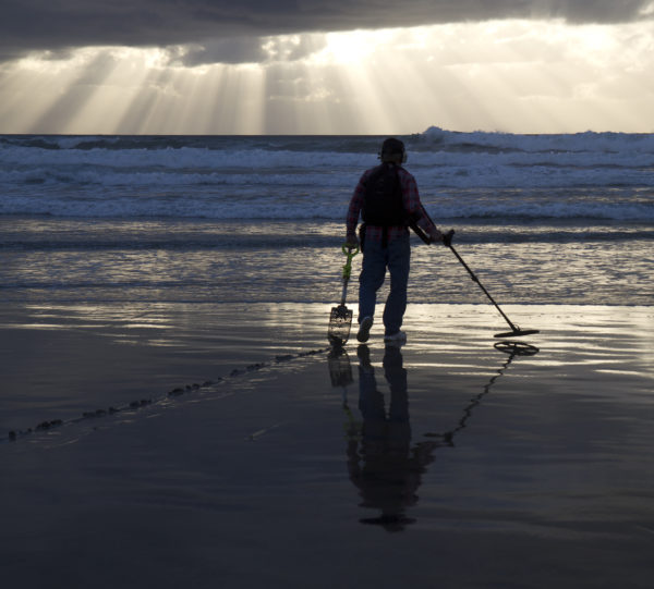 Recherche de métal sur une plage