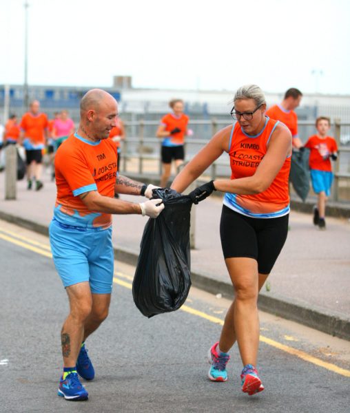 Courir utile en faisant du plogging