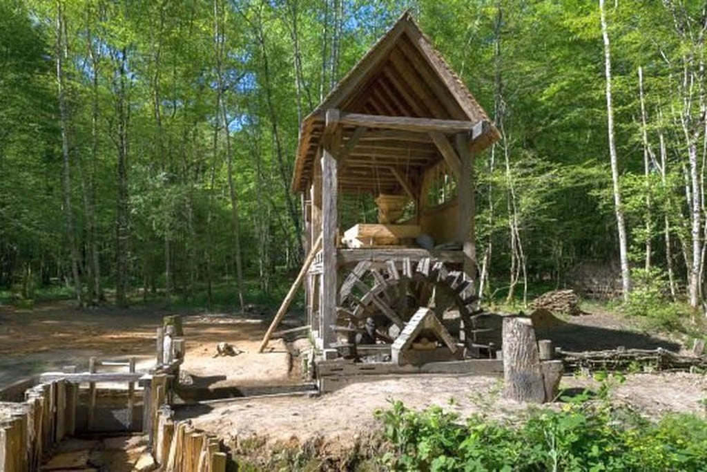 Le moulin à eau du Château de Guédelon