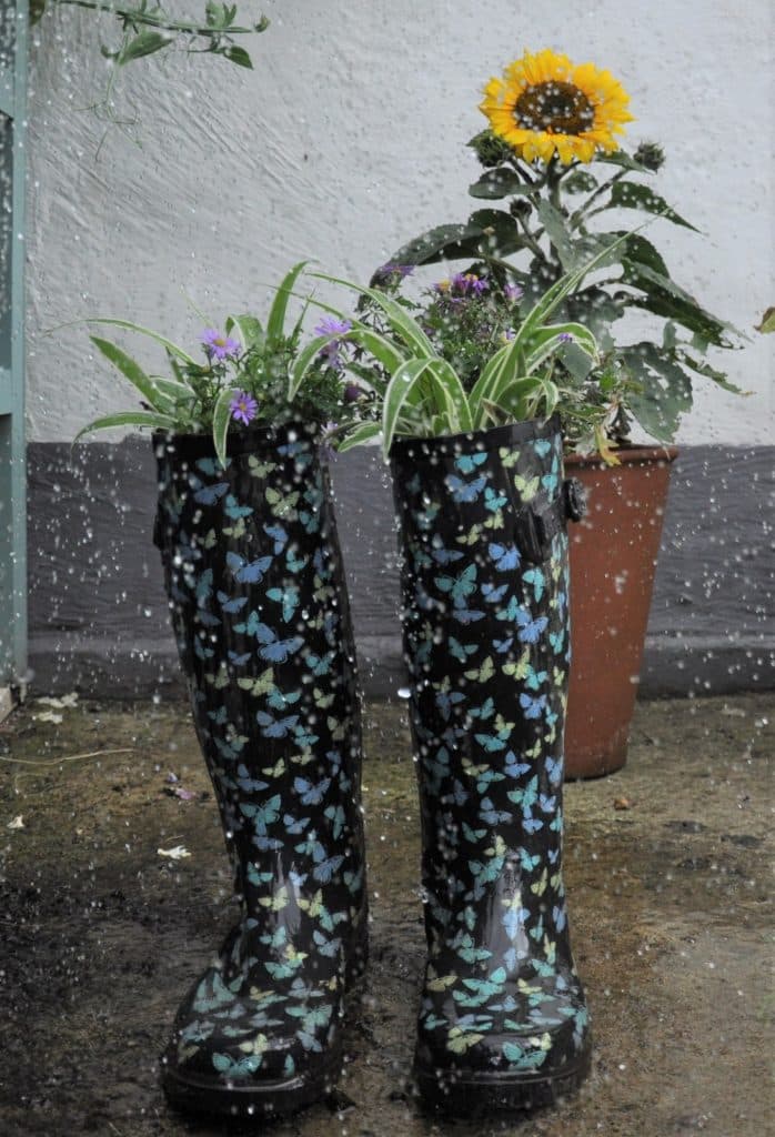 Bottes en caoutchouc recyclées en pot de fleurs