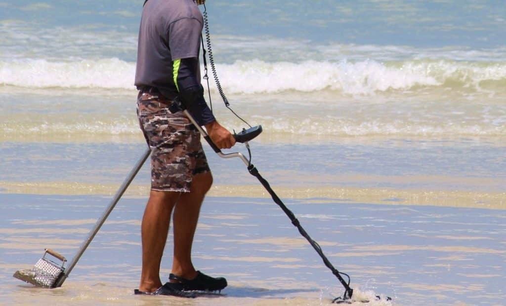 Utiliser un détecteur de métaux sur une plage