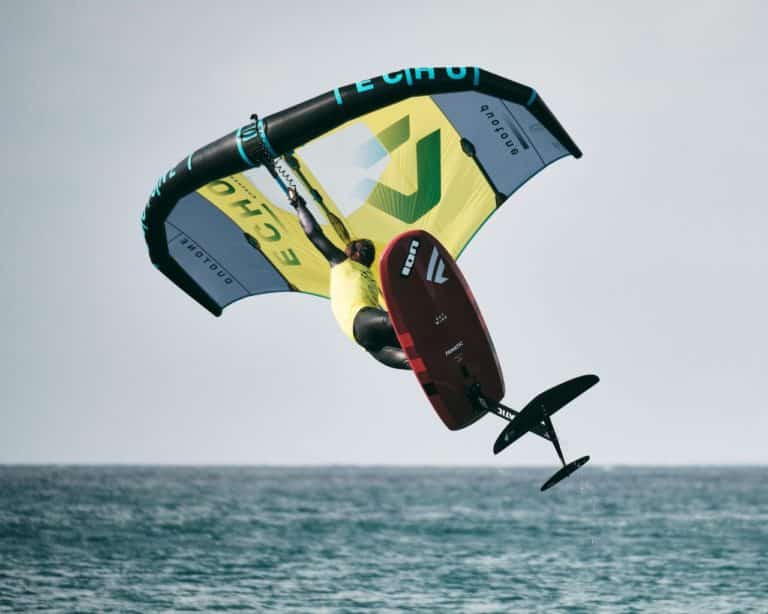 Le wing foil, mix entre kitesurf, windsurf et SUP foil