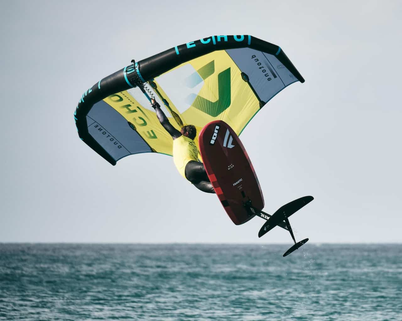Le wing foil, mix entre kitesurf, windsurf et SUP foil