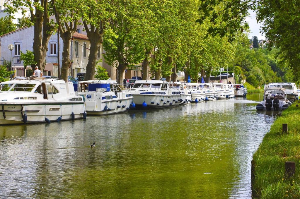 Découvrez le patrimoine et la gastronomie française à bord d'un bateau fluvial sans permis