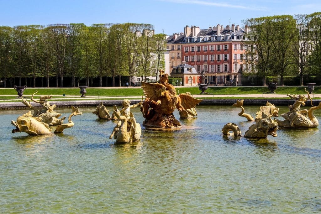Le Bassin du Dragon dans les jardins du château de Versailles