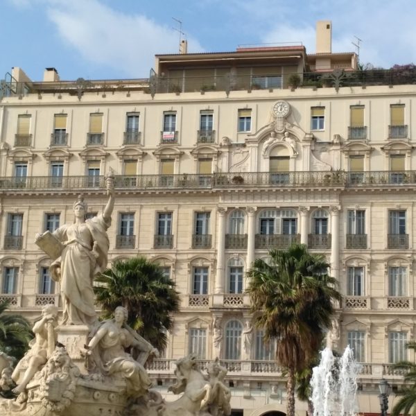 Place de la Liberté de jour