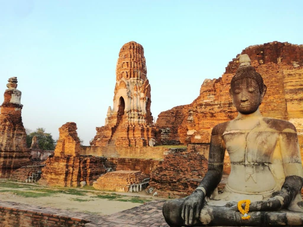 Statue de Bouddha dans le parc historique de Sukhothai