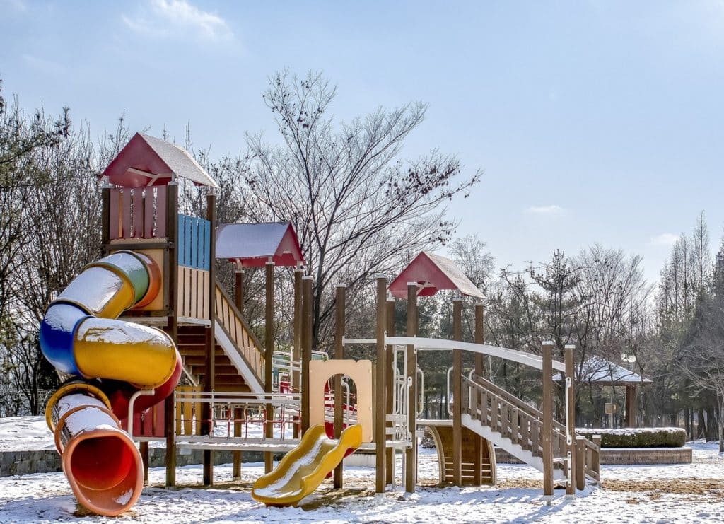 Aire de jeux en hiver