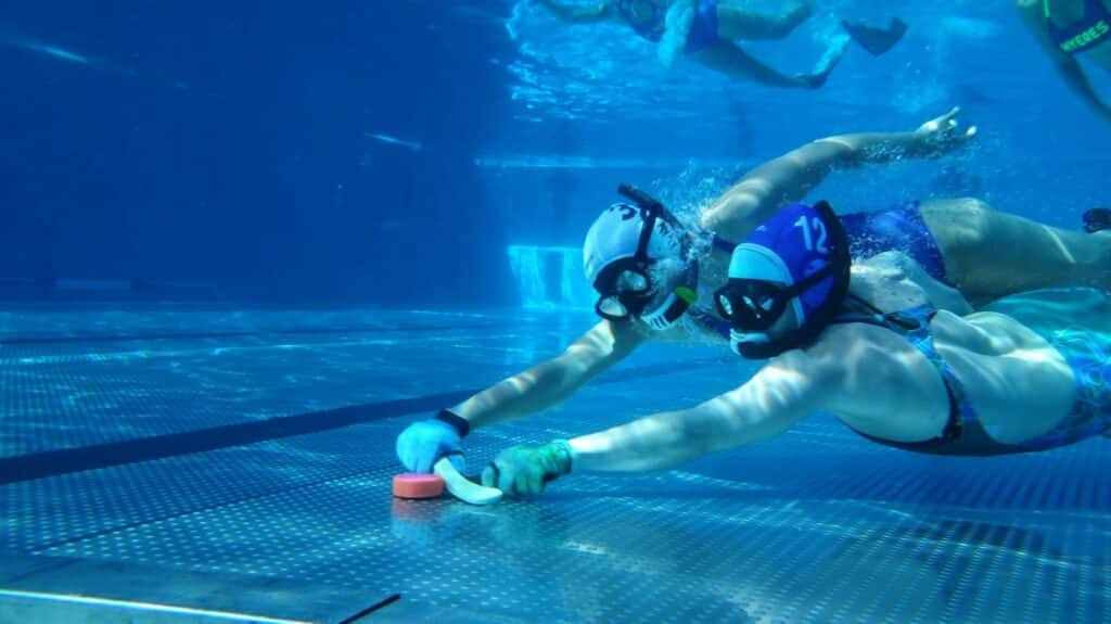 Le hockey subaquatique est le seul sport collectif se pratiquant sous l'eau