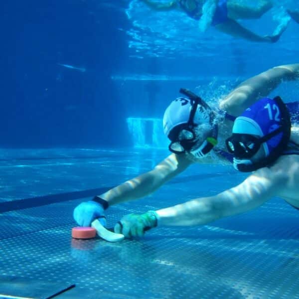 Le hockey subaquatique est le seul sport collectif se pratiquant sous l'eau