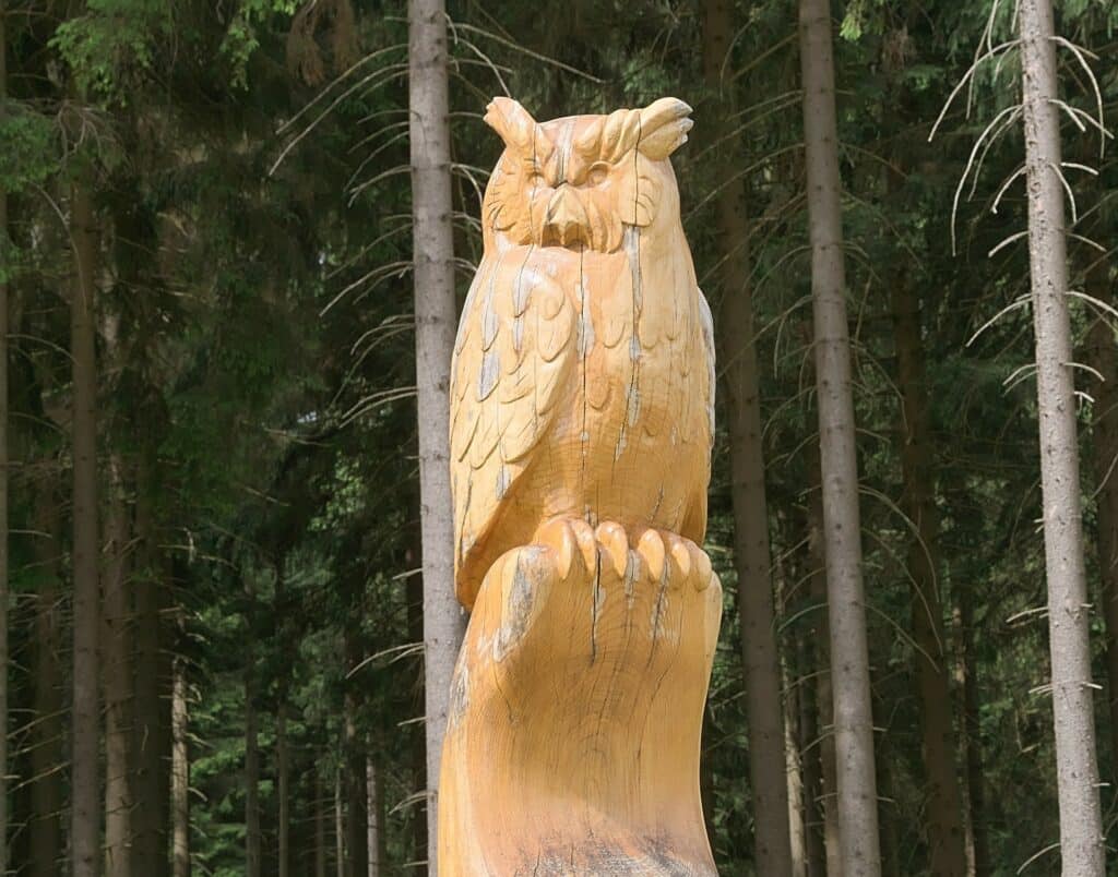 Sculpture de hibou en bois