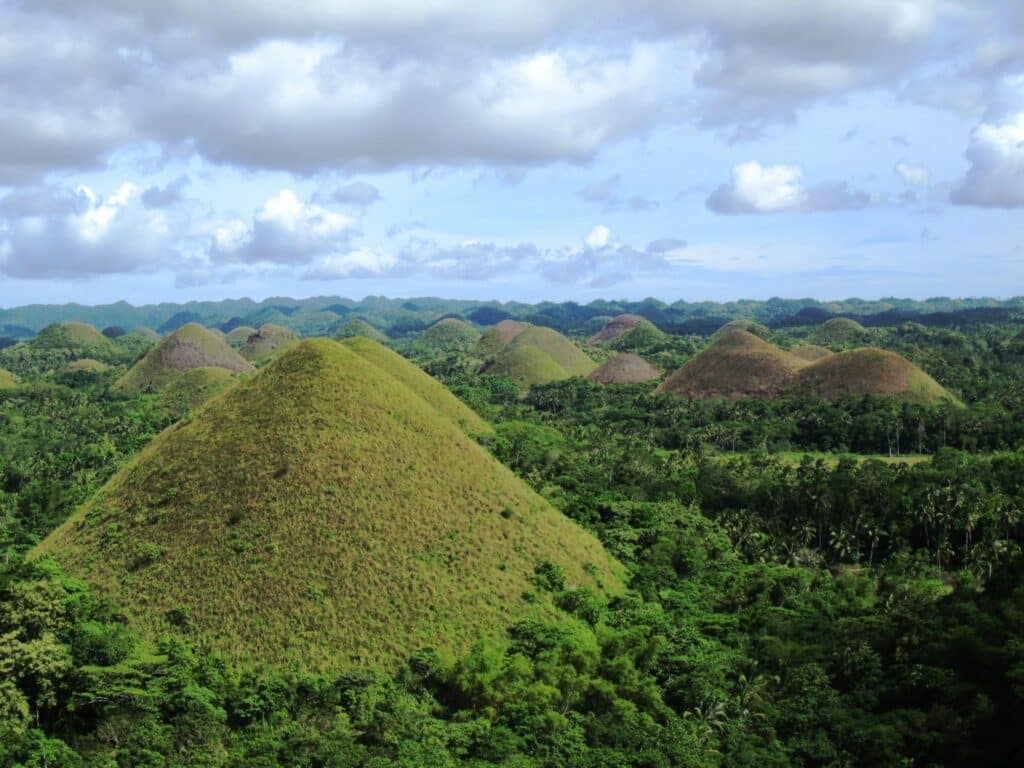 Les Chocolate Hills sont une formation géologique rare à Bohol