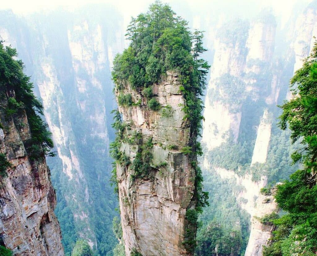 Les montagnes flottantes ayant inspirées le film Avatar