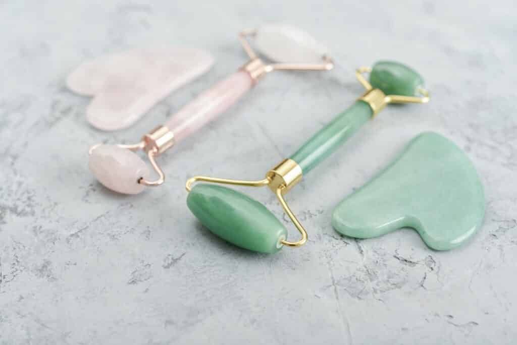 Gua Sha en jade et en quartz rose