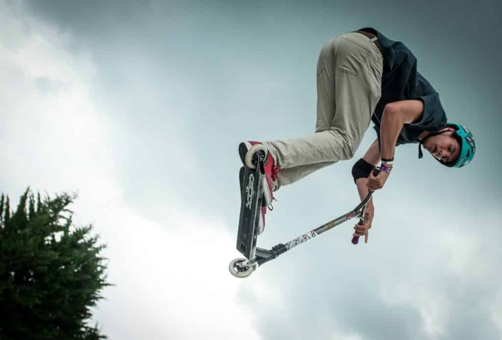 La trottinette freestyle est une trottinette renforcée résistante aux chocs