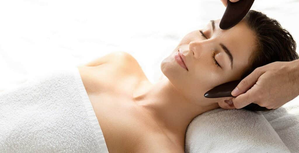 Le massage facial qui transforme la peau