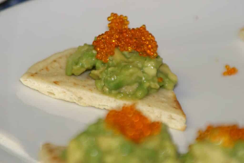 Tobiko et avocat pour un apéritif réussi