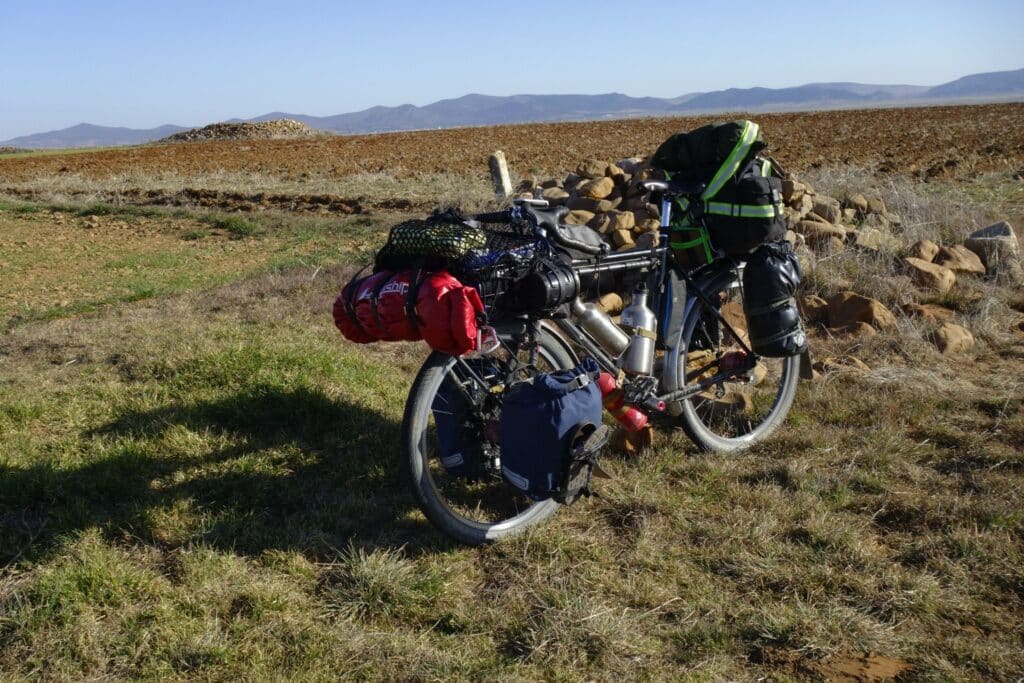 Débuter dans le cyclotourisme en s'équipant comme un pro