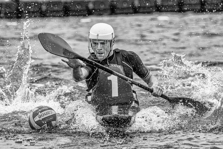 Le Kayak-polo, un sport alliant eau et esprit d’équipe