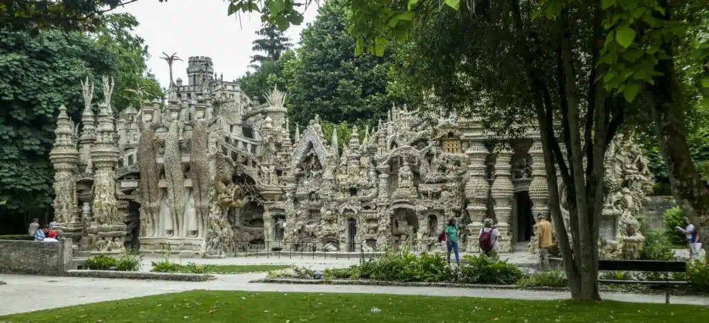 Chef-d'œuvre architectural unique créé par un facteur autodidacte