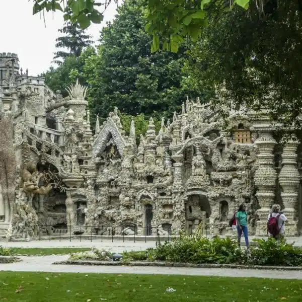 Chef-d'œuvre architectural unique créé par un facteur autodidacte