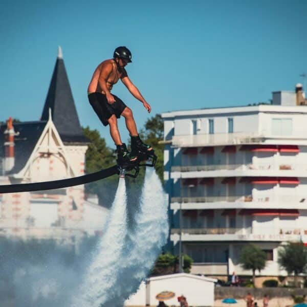 Flyboard pour voler sur l'eau comme Iron Man