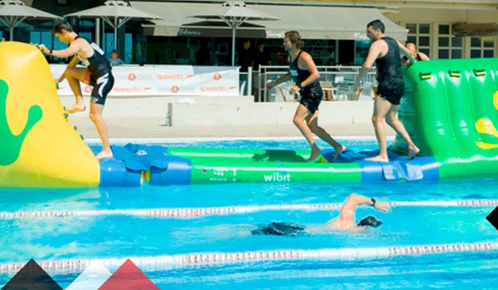 Le-swimcross-transforme-la-piscine-en-veritable-camp-dentrainement