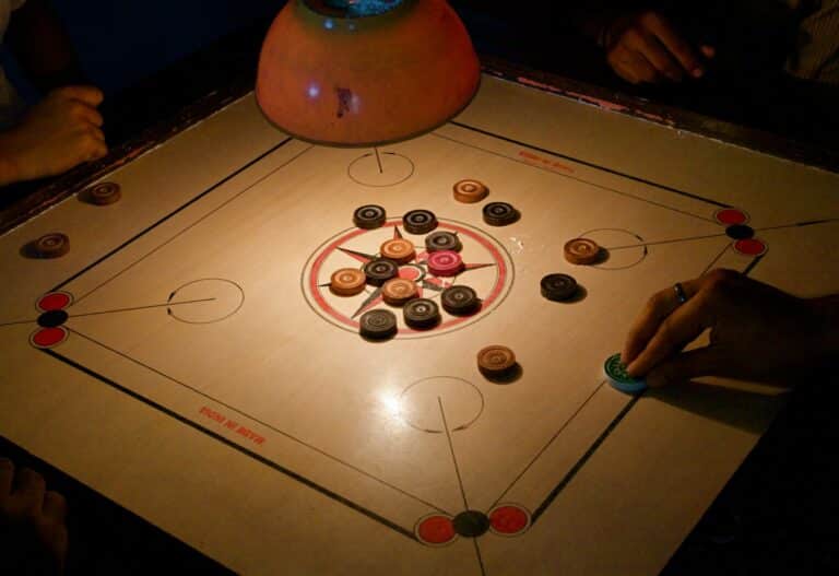 Le carrom, un jeu de table passionnant pour toute la famille