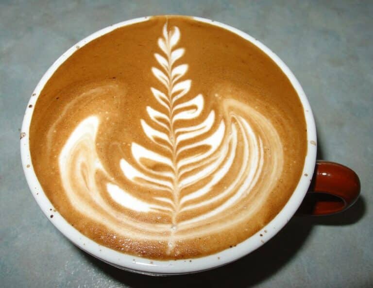 Maîtrisez le latte art : créez des dessins impressionnants