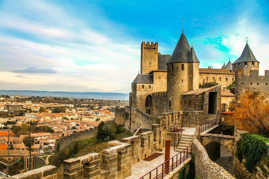 Plongez au cœur du Moyen Âge en explorant un château fort