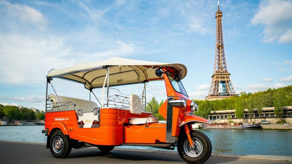 Vue panoramique sur la ville depuis un tuk-tuk